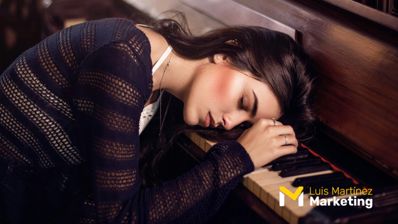 Disparar a todo y dar al pianista